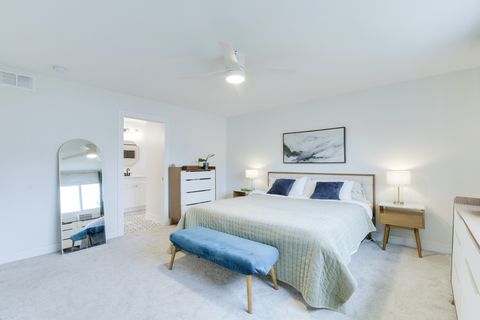 Tiny photo for 558 N Oaklawn Avenue, Elmhurst, IL 60126 (MLS # 12584188)