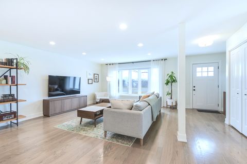 Tiny photo for 558 N Oaklawn Avenue, Elmhurst, IL 60126 (MLS # 12584188)