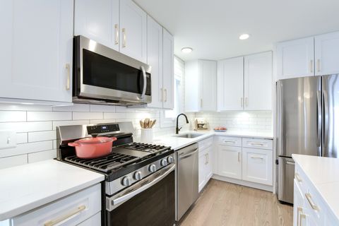 Tiny photo for 558 N Oaklawn Avenue, Elmhurst, IL 60126 (MLS # 12584188)