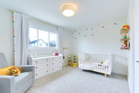 Tiny photo for 558 N Oaklawn Avenue, Elmhurst, IL 60126 (MLS # 12584188)