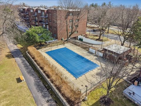 Tiny photo for 300 E Dundee Road #310, Buffalo Grove, IL 60089 (MLS # 12588848)