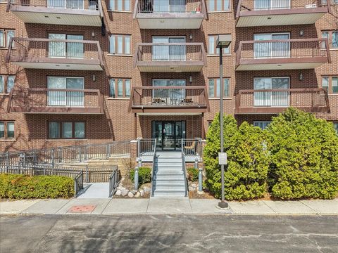 Tiny photo for 300 E Dundee Road #310, Buffalo Grove, IL 60089 (MLS # 12588848)