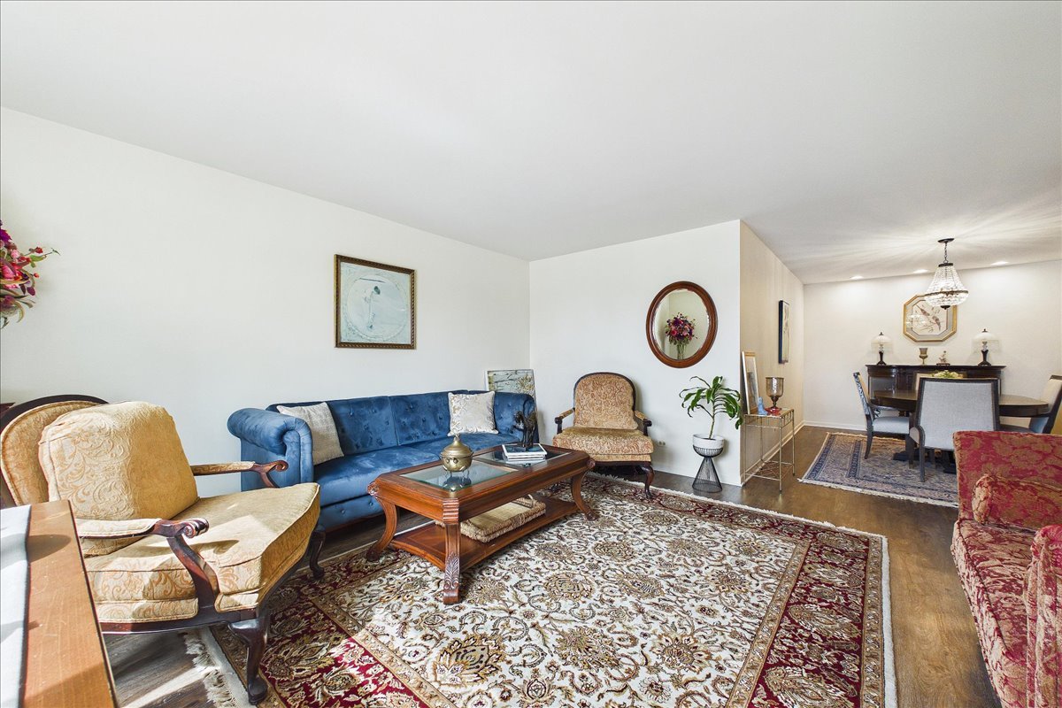 300 E Dundee Road 310