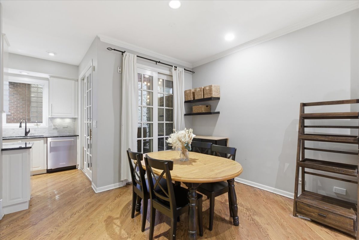 2140 N Winchester Avenue 10