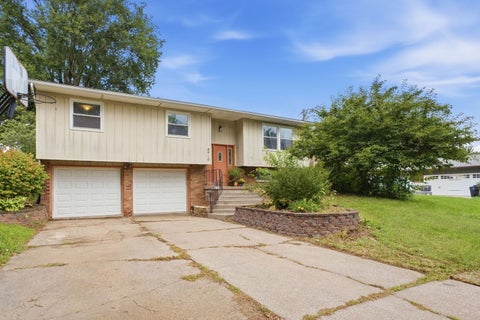 Photo of 8910 33rd Street, Rock Island, IL 61201 (MLS # 12768126)