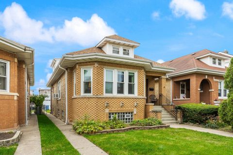 Tiny photo for 2735 N MANGO Avenue, Chicago, IL 60639 (MLS # 12496203)