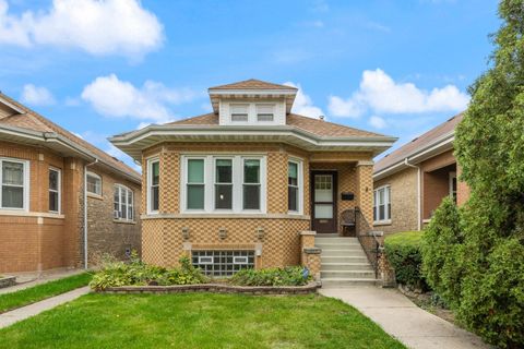 Photo of 2735 N MANGO Avenue, Chicago, IL 60639 (MLS # 12496203)