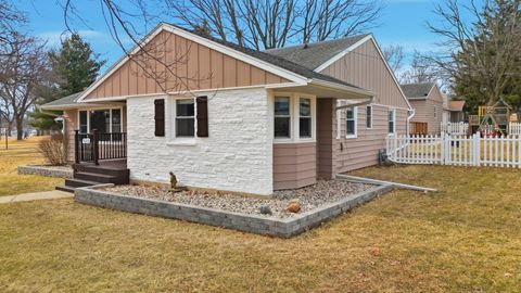 Tiny photo for 923 Institute Boulevard, Dixon, IL 61021 (MLS # 12570906)