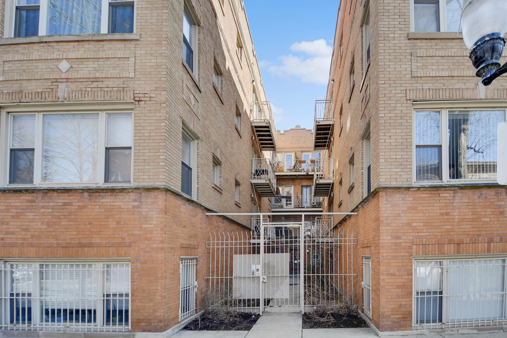 1009 N Oakley Boulevard 2W