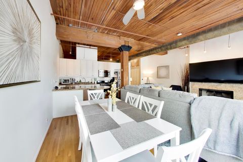 Tiny photo for 550 N Kingsbury Street #422, Chicago, IL 60654 (MLS # 12630487)