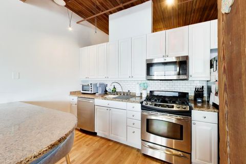 Tiny photo for 550 N Kingsbury Street #422, Chicago, IL 60654 (MLS # 12630487)