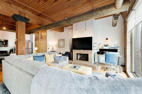 Tiny photo for 550 N Kingsbury Street #422, Chicago, IL 60654 (MLS # 12630487)