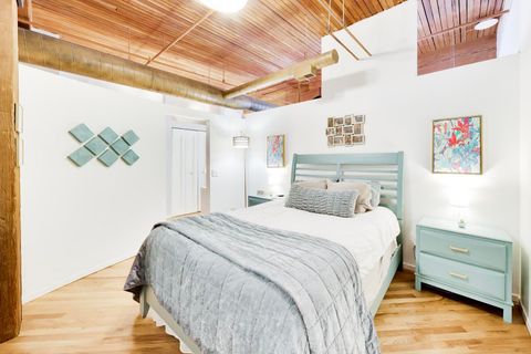 Tiny photo for 550 N Kingsbury Street #422, Chicago, IL 60654 (MLS # 12630487)