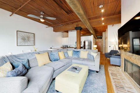 Tiny photo for 550 N Kingsbury Street #422, Chicago, IL 60654 (MLS # 12630487)