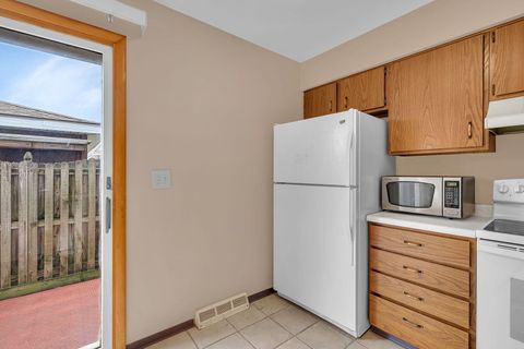 Tiny photo for 613 E 3rd Street #4, Lockport, IL 60441 (MLS # 12497187)