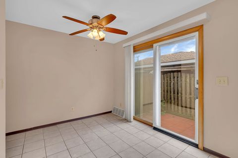 Tiny photo for 613 E 3rd Street #4, Lockport, IL 60441 (MLS # 12497187)