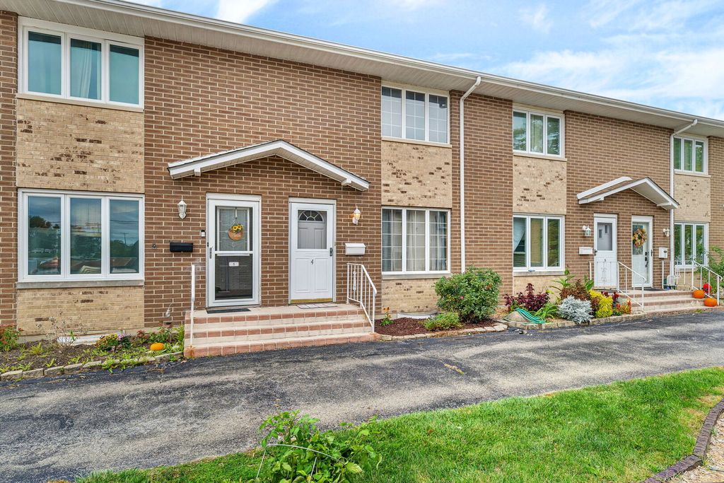 Photo for 613 E 3rd Street #4, Lockport, IL 60441 (MLS # 12497187)