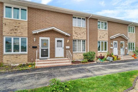 Photo of 613 E 3rd Street #4, Lockport, IL 60441 (MLS # 12497187) Photo of 613 E 3rd Street #4, Lockport, IL 60441 (MLS # 12497187)