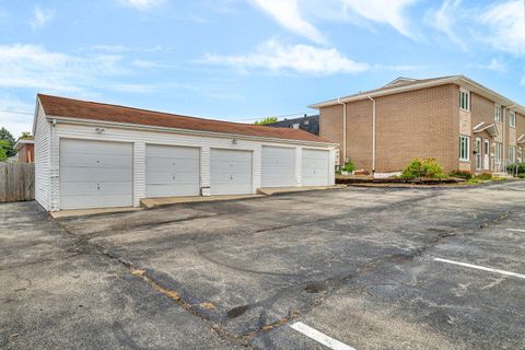Tiny photo for 613 E 3rd Street #4, Lockport, IL 60441 (MLS # 12497187)