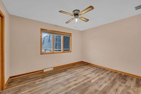 Tiny photo for 613 E 3rd Street #4, Lockport, IL 60441 (MLS # 12497187)