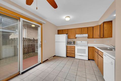 Tiny photo for 613 E 3rd Street #4, Lockport, IL 60441 (MLS # 12497187)