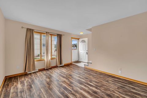 Tiny photo for 613 E 3rd Street #4, Lockport, IL 60441 (MLS # 12497187)