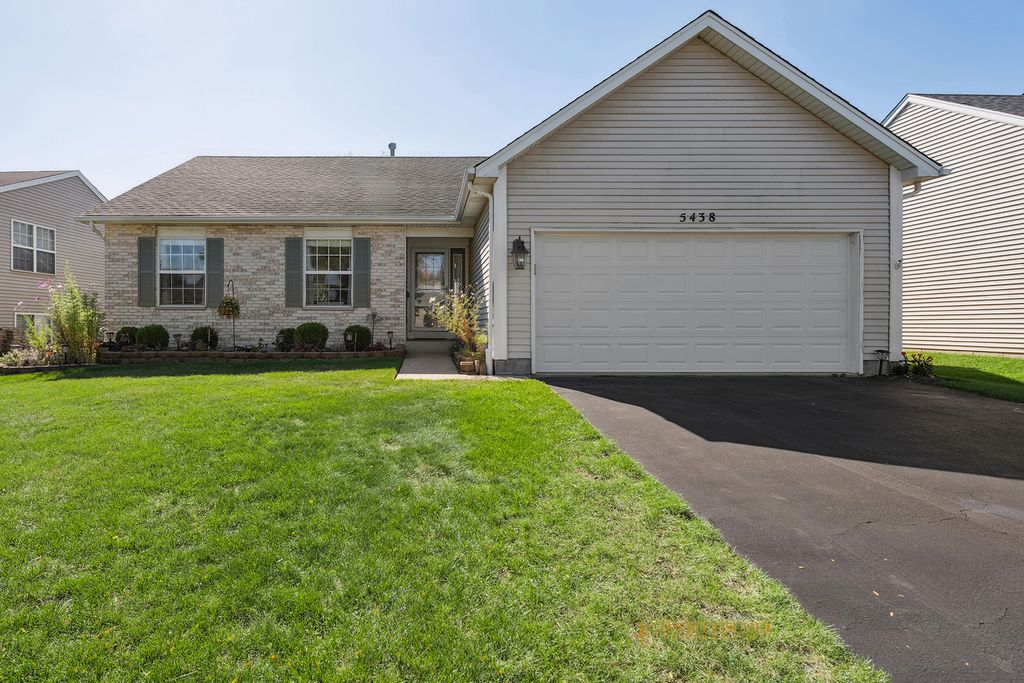 Photo for 5438 Danbury Circle, Lake In The Hills, IL 60156 (MLS # 12496604)