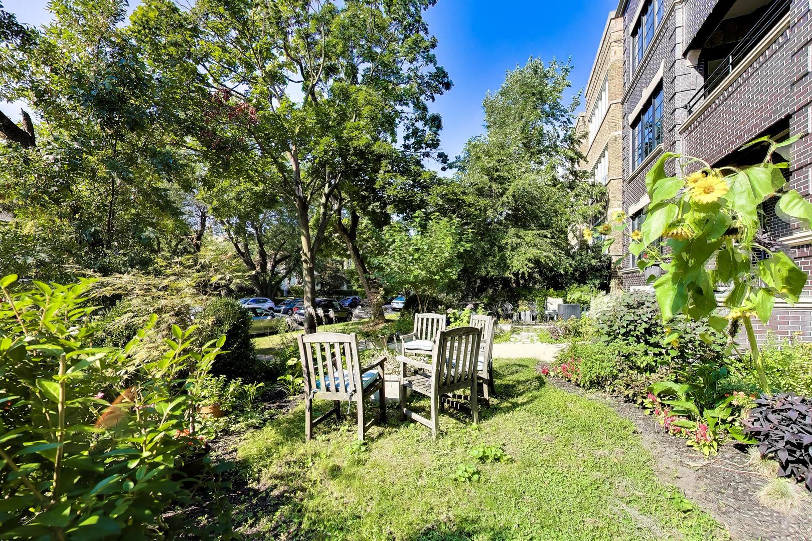 1126 W Morse Street 2W