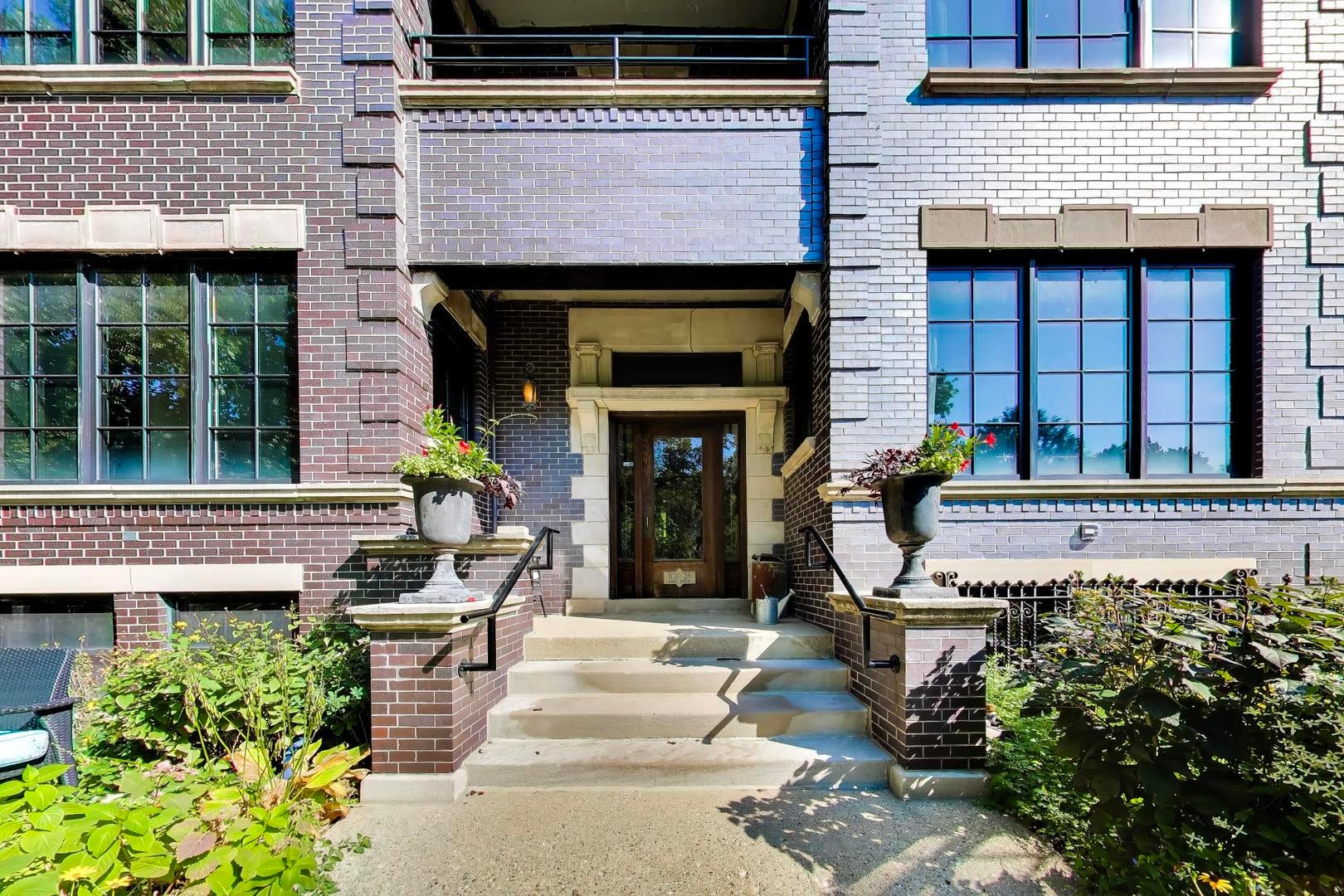 1126 W Morse Street 2W