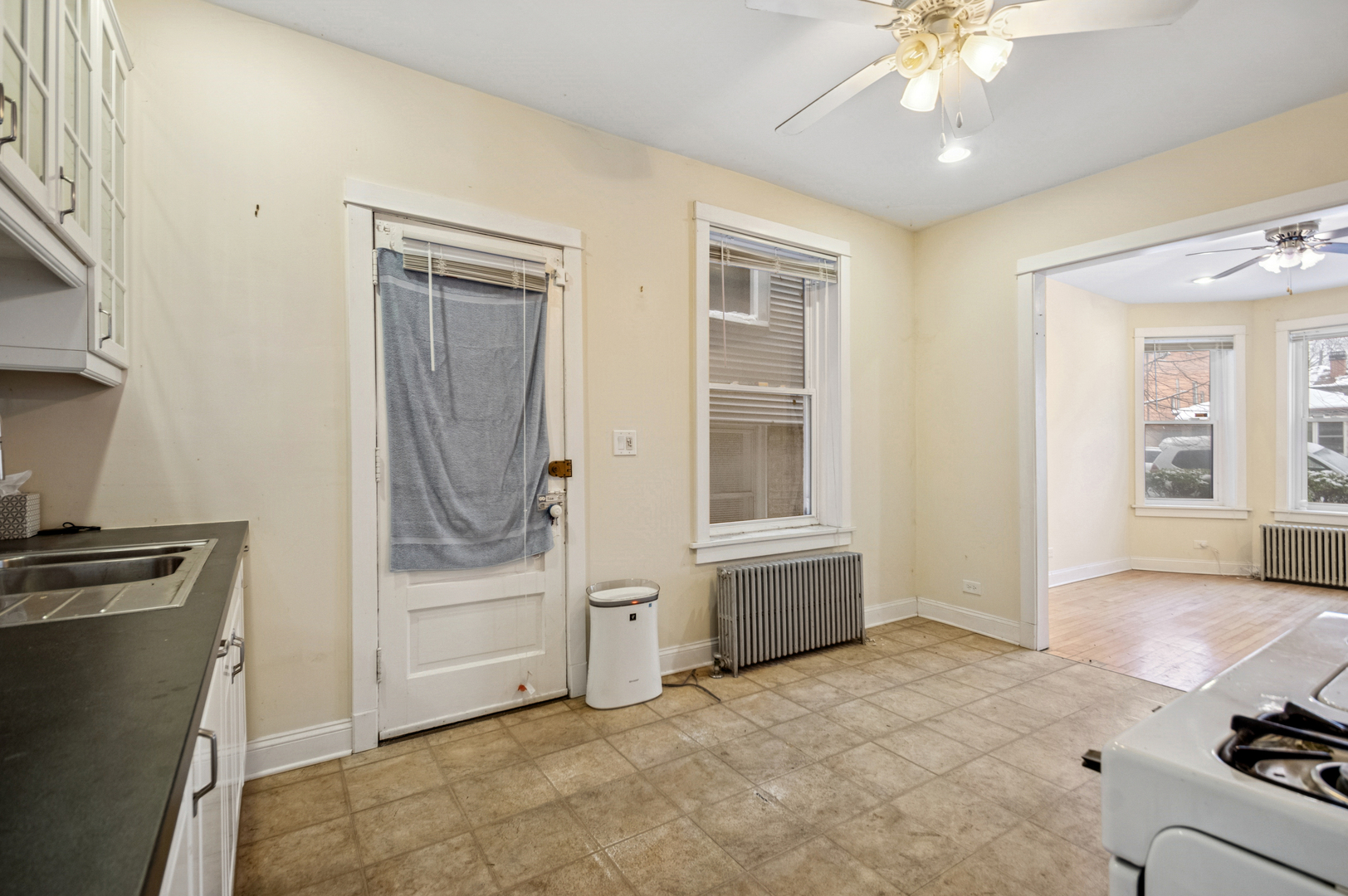 3443 N Oakley Avenue