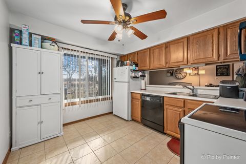 Tiny photo for 1354 N Sterling Avenue #103, Palatine, IL 60067 (MLS # 12636081)