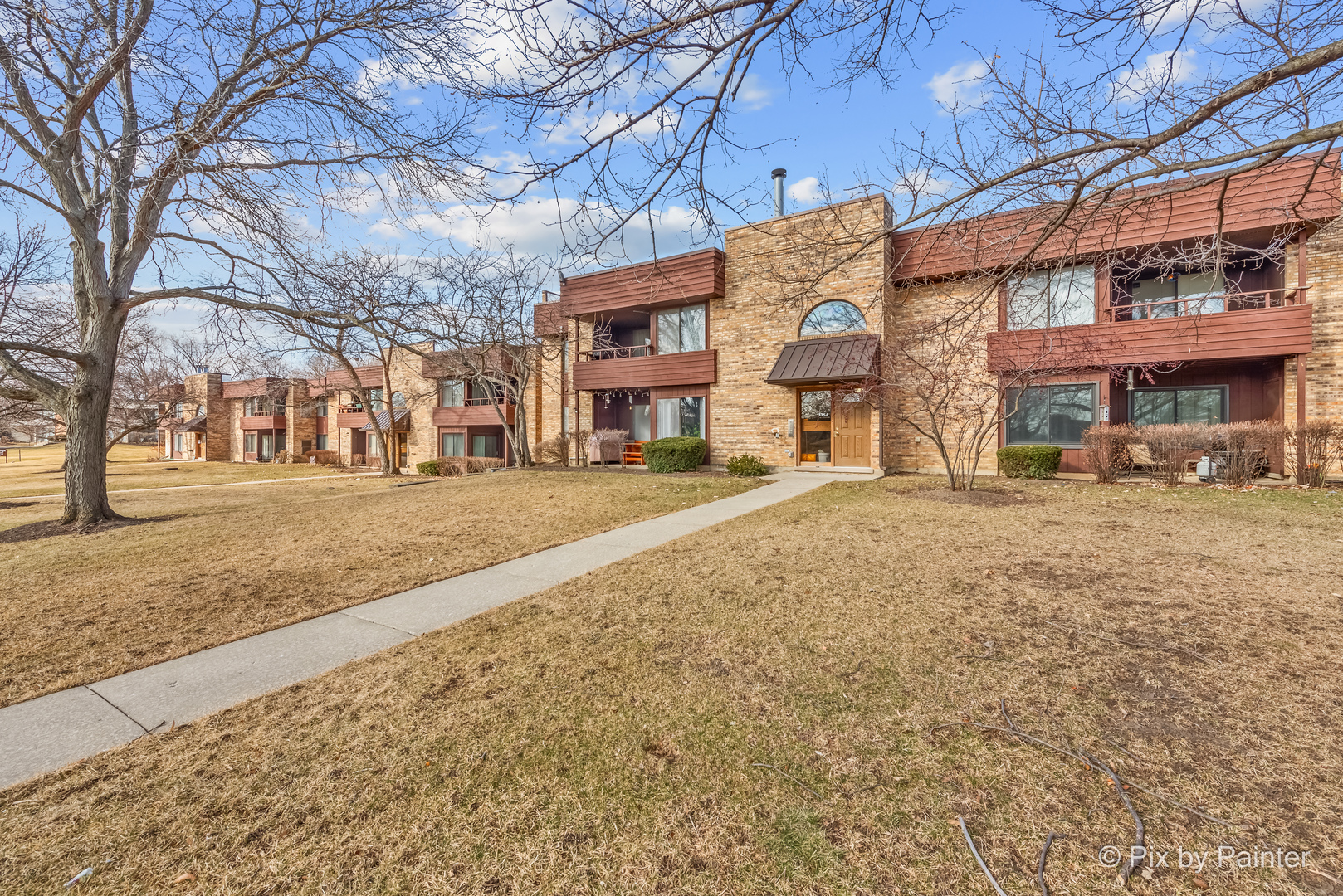 1354 N Sterling Avenue 103