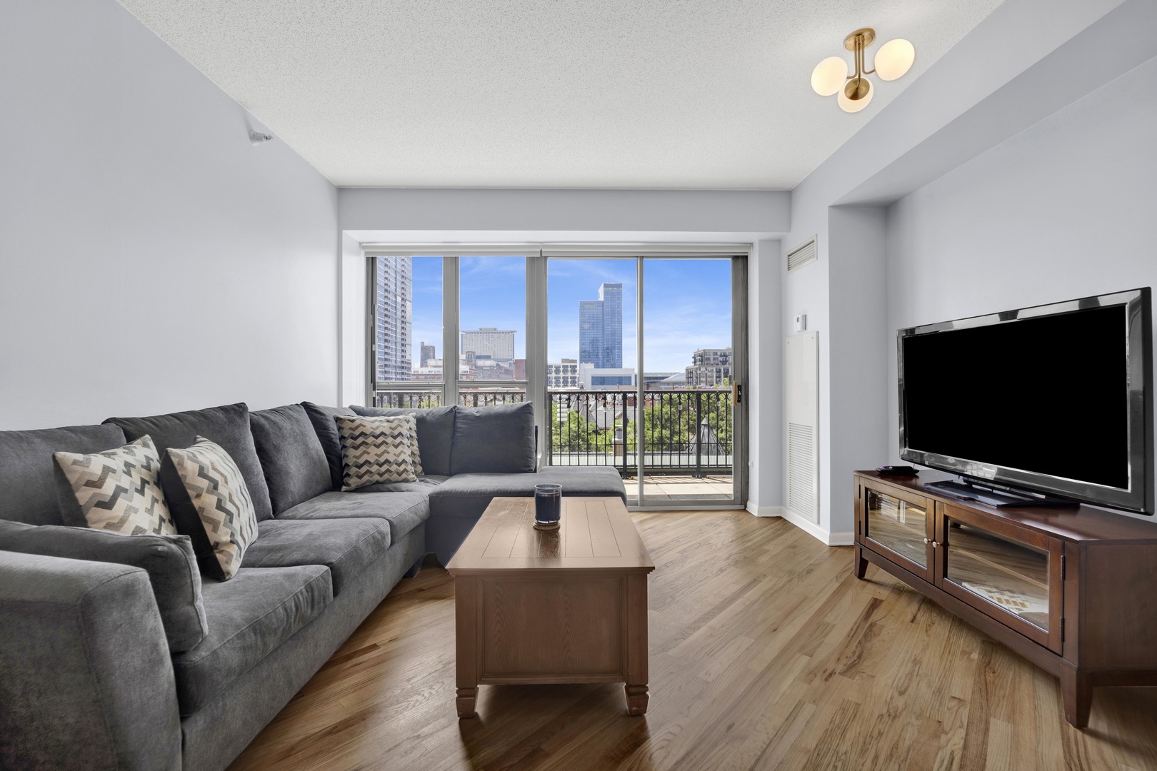 1717 S Prairie Avenue 608