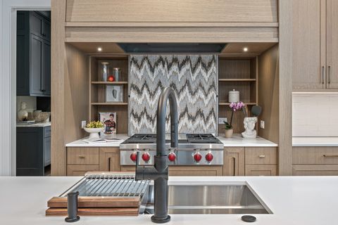 Tiny photo for 1427 Kenilworth Lane, Glenview, IL 60025 (MLS # 12559800)