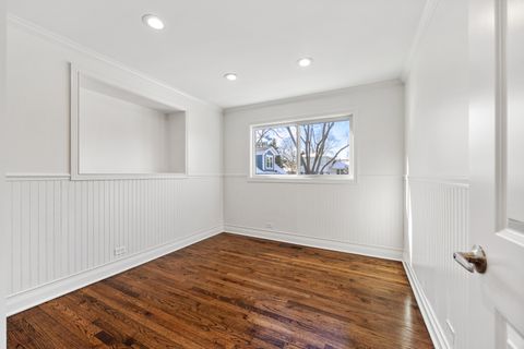 Tiny photo for 711 S 4th Avenue, Libertyville, IL 60048 (MLS # 12558681)