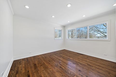 Tiny photo for 711 S 4th Avenue, Libertyville, IL 60048 (MLS # 12558681)