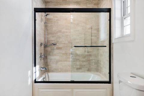 Tiny photo for 711 S 4th Avenue, Libertyville, IL 60048 (MLS # 12558681)