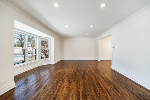 Tiny photo for 711 S 4th Avenue, Libertyville, IL 60048 (MLS # 12558681)