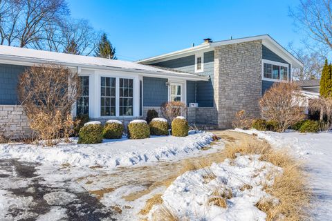 Tiny photo for 711 S 4th Avenue, Libertyville, IL 60048 (MLS # 12558681)