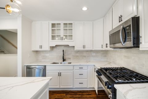 Tiny photo for 711 S 4th Avenue, Libertyville, IL 60048 (MLS # 12558681)