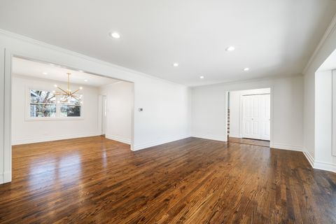 Tiny photo for 711 S 4th Avenue, Libertyville, IL 60048 (MLS # 12558681)