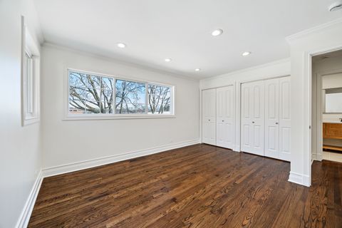 Tiny photo for 711 S 4th Avenue, Libertyville, IL 60048 (MLS # 12558681)