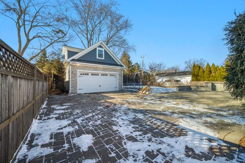 Tiny photo for 711 S 4th Avenue, Libertyville, IL 60048 (MLS # 12558681)