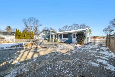 Tiny photo for 711 S 4th Avenue, Libertyville, IL 60048 (MLS # 12558681)