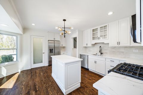 Tiny photo for 711 S 4th Avenue, Libertyville, IL 60048 (MLS # 12558681)