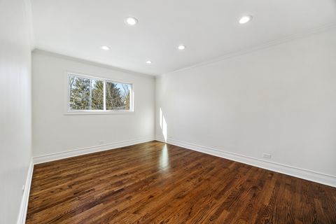 Tiny photo for 711 S 4th Avenue, Libertyville, IL 60048 (MLS # 12558681)