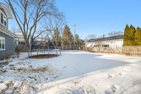 Tiny photo for 711 S 4th Avenue, Libertyville, IL 60048 (MLS # 12558681)