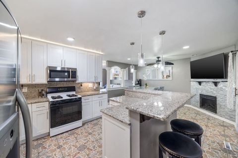 Tiny photo for 2390 Buttercup Court, Aurora, IL 60506 (MLS # 12502771)