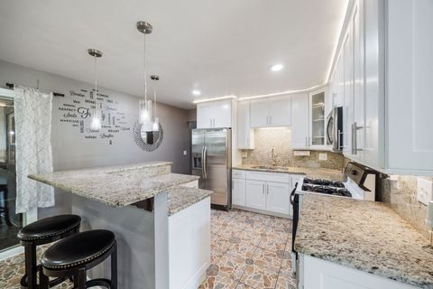 Tiny photo for 2390 Buttercup Court, Aurora, IL 60506 (MLS # 12502771)