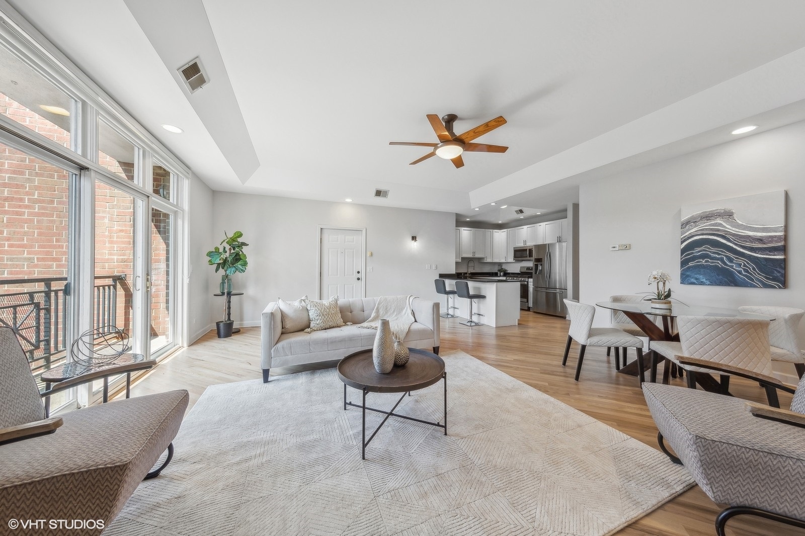 820 W Hubbard Street 4